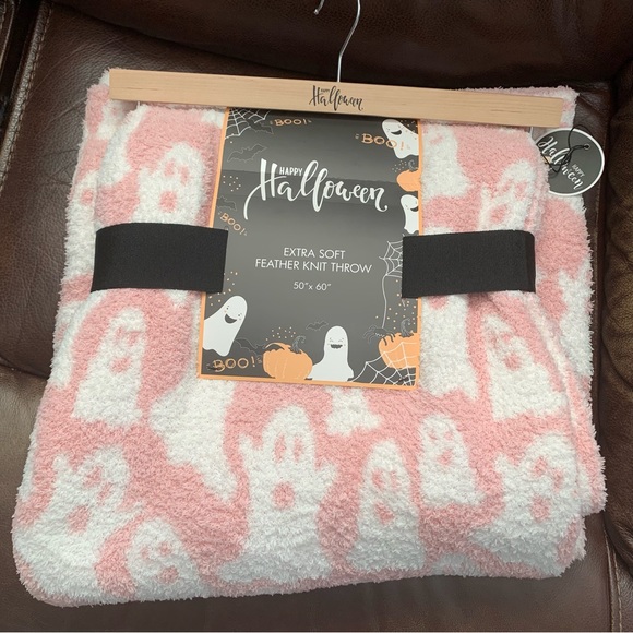 Happy Halloween Pink Ghost Blanket 50” x 60” Extra Soft Feather Knit Throw - Picture 8 of 11